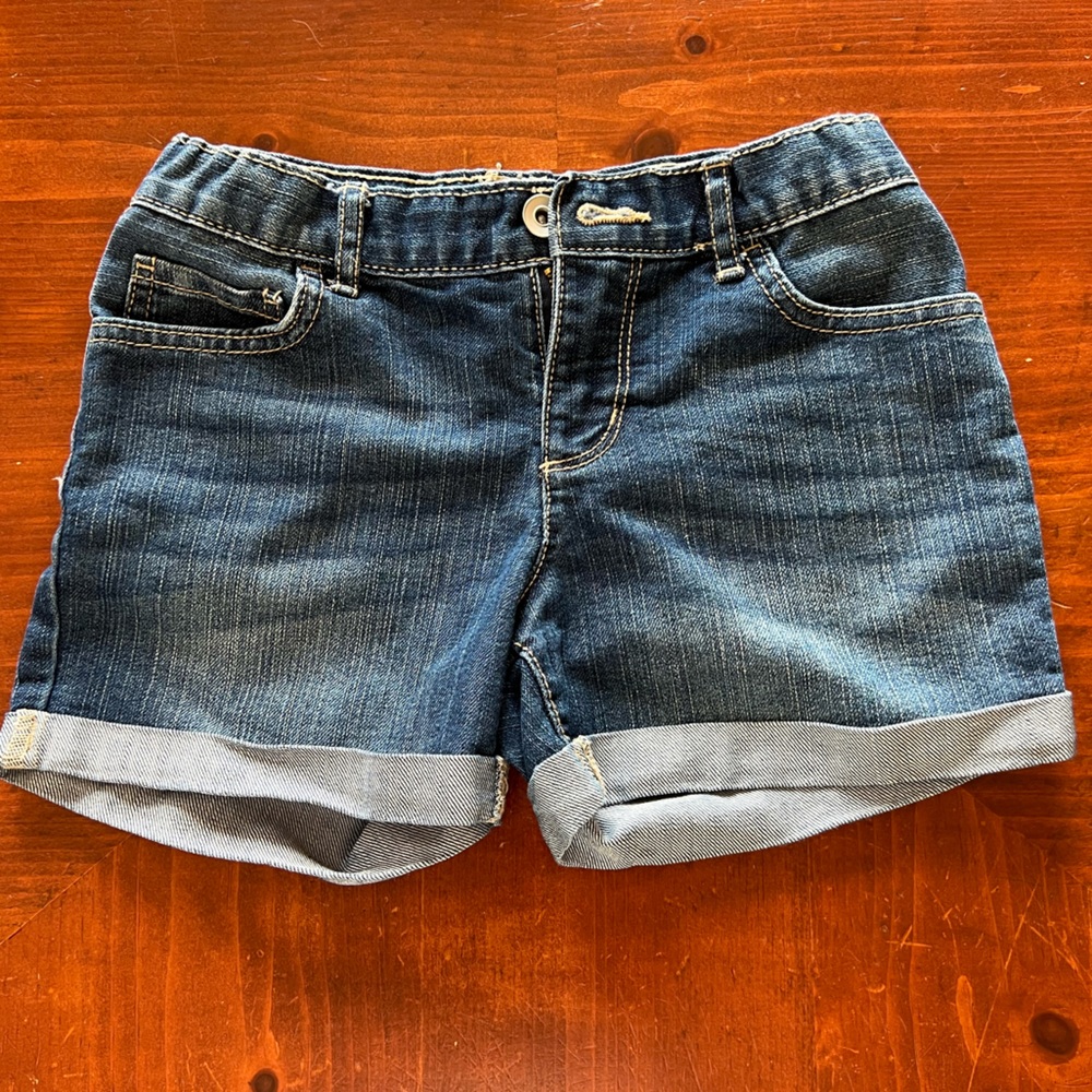Adorable Girls Shortie Short Court from The Children’s Place - Size 8
